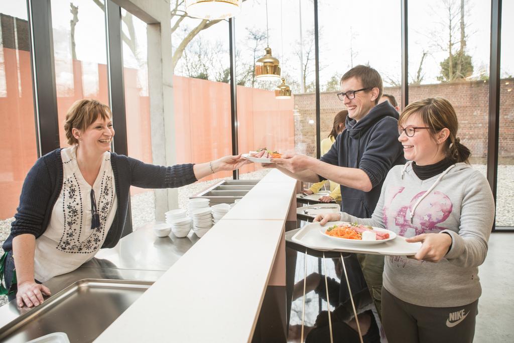 Hostel Groeninghe Kortrijk Exteriör bild